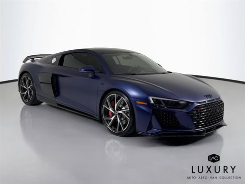 Used 2021 Audi R8 V10 w/ Premium Package RWD image 3