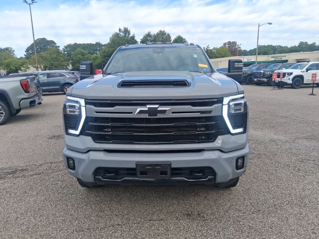 Used 2024 Chevrolet Silverado 2500 LTZ w/ LTZ Plus Package AWD/4WD image 2