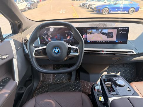 Used 2024 BMW iX xDrive50 w/ Premium Package AWD/4WD image 5