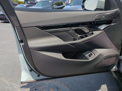 Used 2026 BMW 530i xDrive w/ M Sport Package image 13