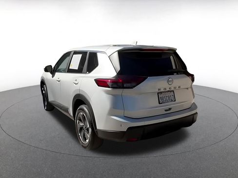 Used 2025 Nissan Rogue SV FWD image 11