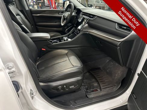 Used 2023 Jeep Grand Cherokee Limited w/ Black Appearance Package image 49