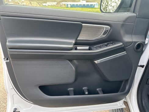 Used 2025 Ford Expedition Max Platinum AWD/4WD image 8