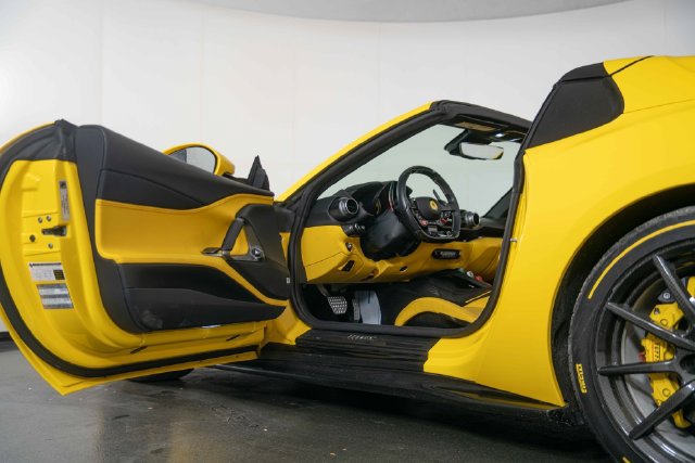 Used 2023 Ferrari 812 GTS RWD image 14