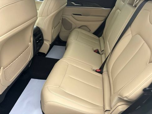 Certified 2023 Jeep Grand Cherokee Limited AWD/4WD image 28