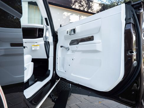 Used 2024 Ford Bronco Black Diamond image 56