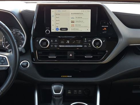Used 2023 Toyota Highlander XLE FWD image 13