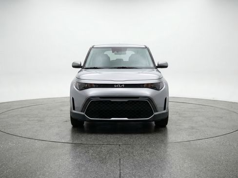 Used 2025 Kia Soul LX w/ LX Technology Package image 2