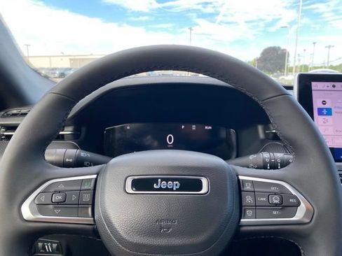 Used 2025 Jeep Compass Limited w/ Driver Assist Group I AWD/4WD image 14