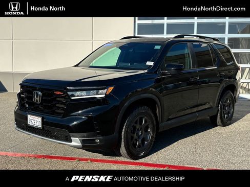 Used 2025 Honda Pilot TrailSport image 1
