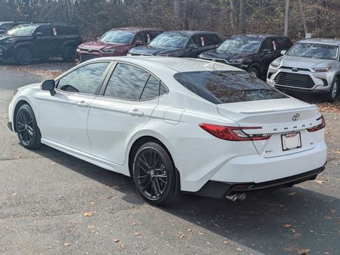Used 2025 Toyota Camry SE image 5
