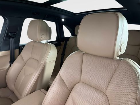 Used 2021 Porsche Macan image 38