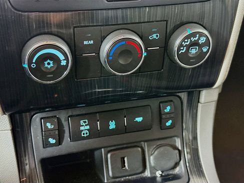 Used 2016 Chevrolet Traverse LT w/ Style and Technology Package image 14