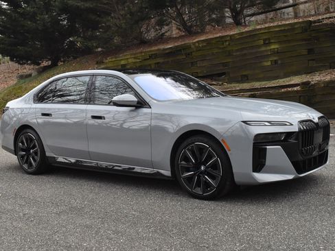 Used 2023 BMW i7 xDrive60 image 11