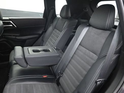 Used 2024 Mitsubishi Outlander SE AWD/4WD image 25
