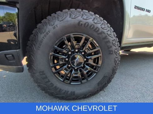 Used 2024 Chevrolet Silverado 2500 ZR2 w/ Technology Package AWD/4WD image 35