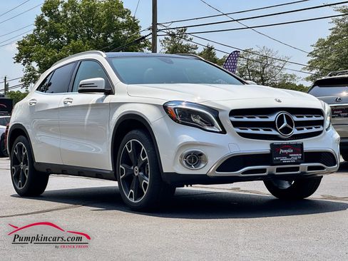 Used 2020 Mercedes-Benz GLA 250 4MATIC w/ Premium Package image 37