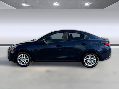 Used 2017 Toyota Yaris iA image 2
