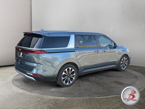 Used 2024 Kia Carnival EX image 4