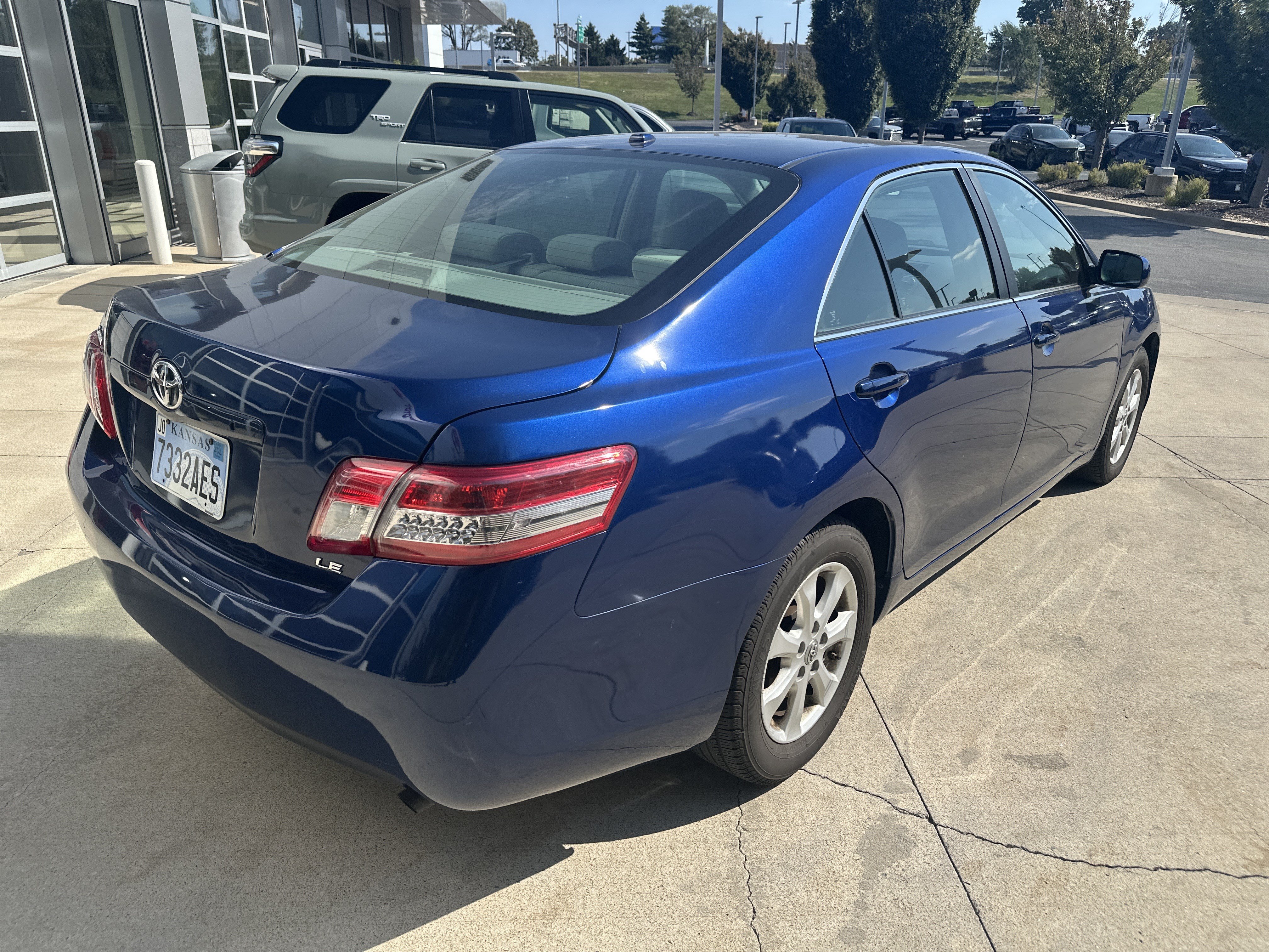 Used 2011 Toyota Camry LE w/ LE Extra-Value Pkg FWD image 11