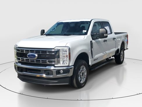 Used 2026 Ford F250 XLT AWD/4WD image 3