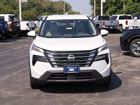 Used 2025 Nissan Rogue SV AWD/4WD image 4