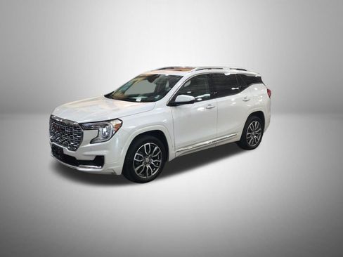 Used 2024 GMC Terrain Denali w/ Denali Premium Package AWD/4WD image 2