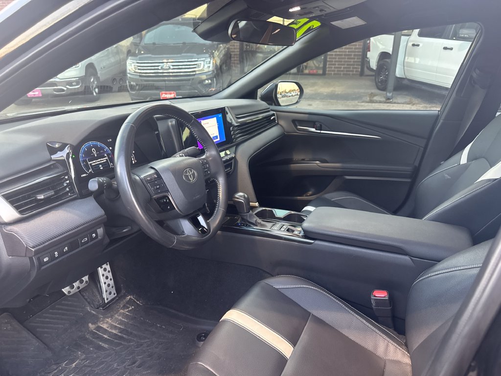 Used 2025 Toyota Camry SE FWD image 5