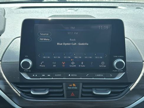 Used 2025 Nissan Altima 2.5 SV FWD image 22