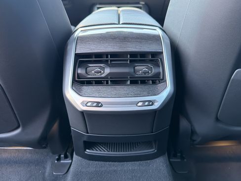 Used 2023 BMW 760i xDrive AWD/4WD image 91