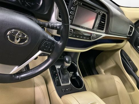 Used 2018 Toyota Highlander Limited image 11