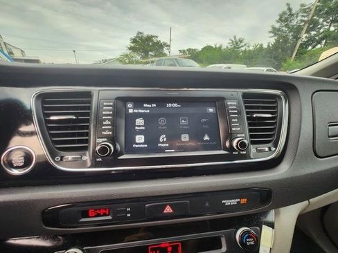 Used 2017 Kia Sedona EX FWD image 16
