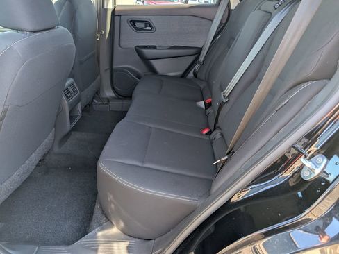 Used 2023 Nissan Rogue S image 5