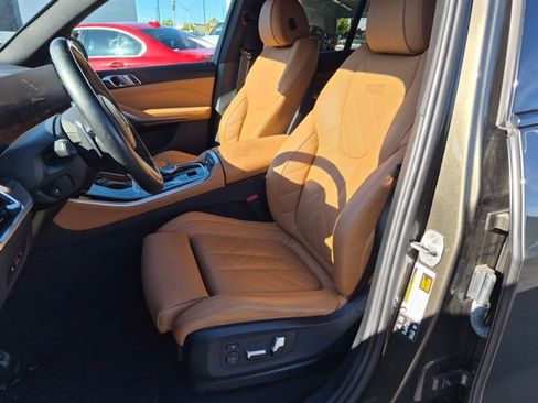 Used 2024 BMW X5 xDrive40i w/ M Sport Package AWD/4WD image 18