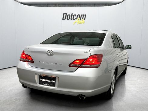 Used 2008 Toyota Avalon XLS image 11