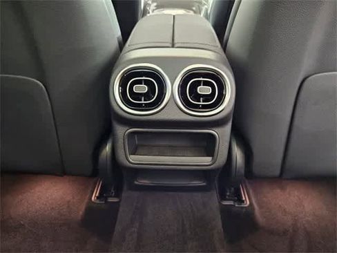 Used 2025 Mercedes-Benz GLC 300 4MATIC image 69