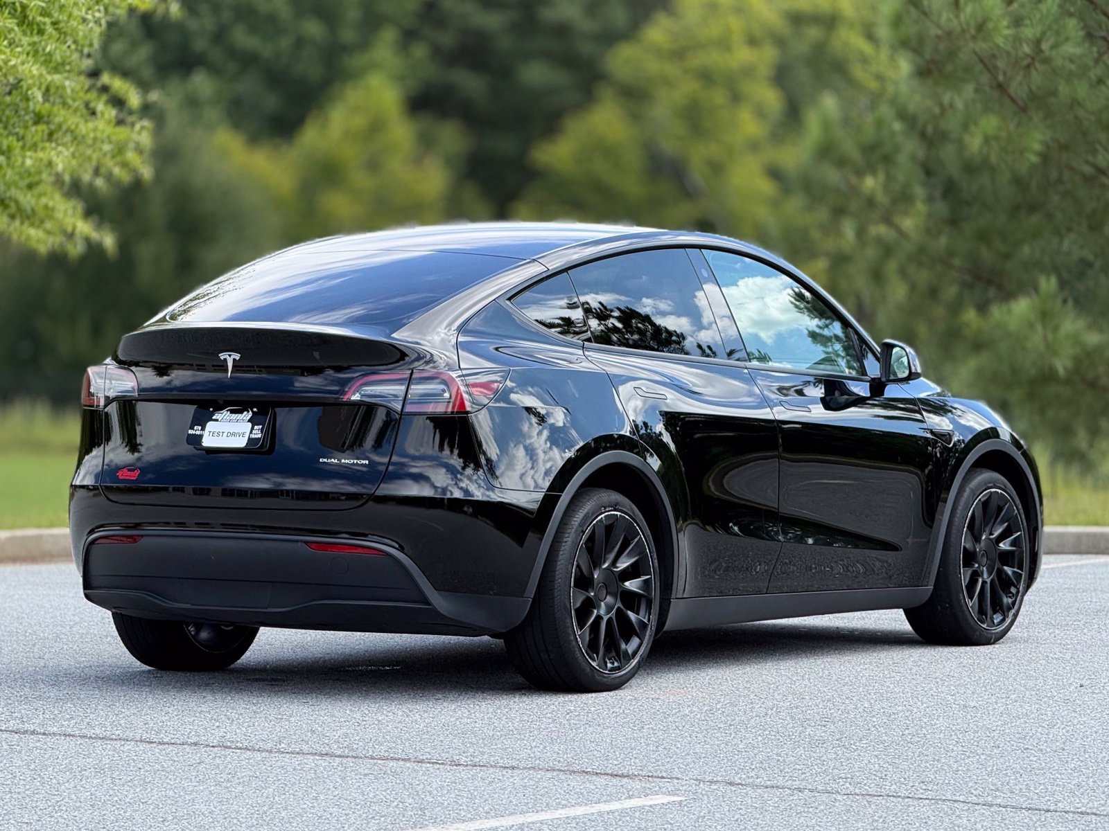 Used 2023 Tesla Model Y Long Range AWD/4WD image 11