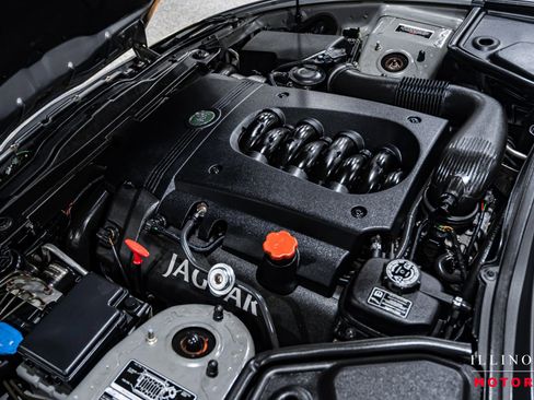 Used 2003 Jaguar XK8 Coupe image 33