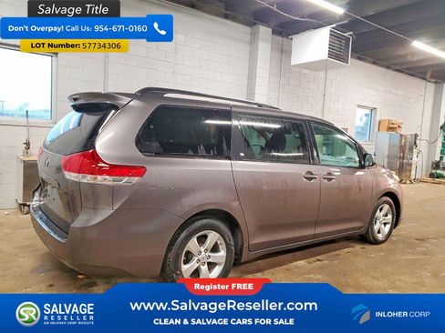Used 2013 Toyota Sienna LE w/ Towing Pkg FWD image 4