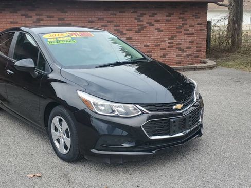 Used 2018 Chevrolet Cruze LS image 11