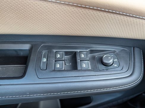 Certified 2025 Volkswagen Atlas Cross Sport SE image 21