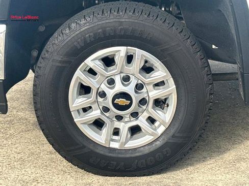 Used 2025 Chevrolet Silverado 2500 LT w/ Safety Package AWD/4WD image 4