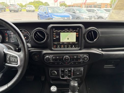 Used 2019 Jeep Wrangler Unlimited Sahara AWD/4WD image 32