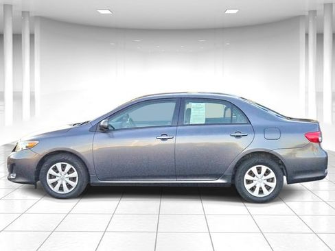 Used 2011 Toyota Corolla LE FWD image 2