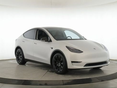 Used 2021 Tesla Model Y Long Range image 2