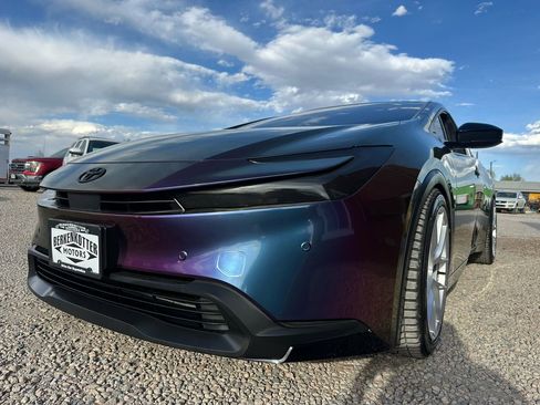 Used 2023 Toyota Prius LE image 3