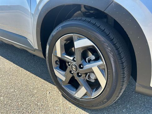 Used 2025 Hyundai Venue SEL image 31