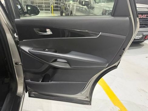 Used 2017 Kia Sorento FWD image 34