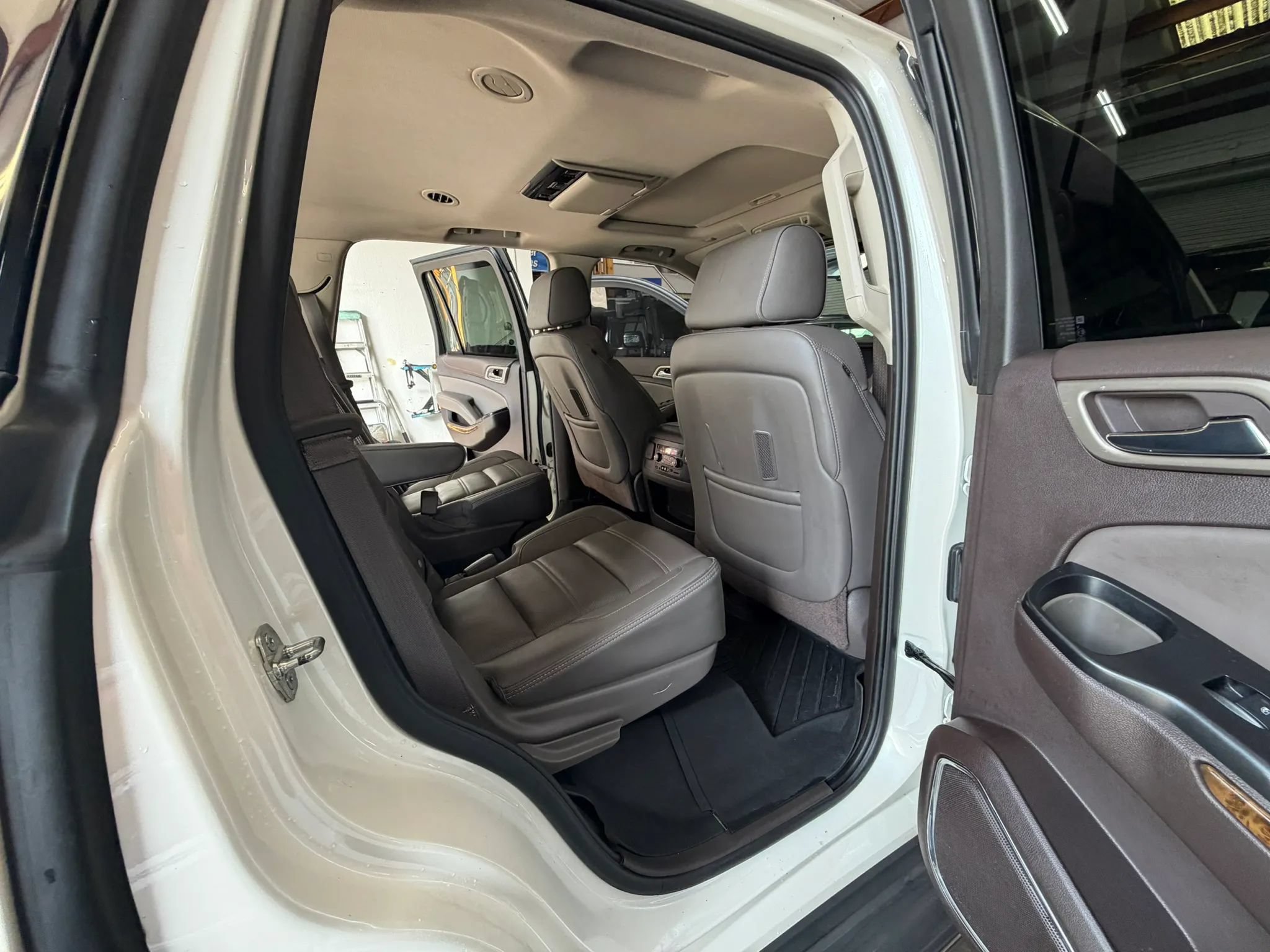 Used 2015 GMC Yukon Denali w/ Touring Package AWD/4WD image 31