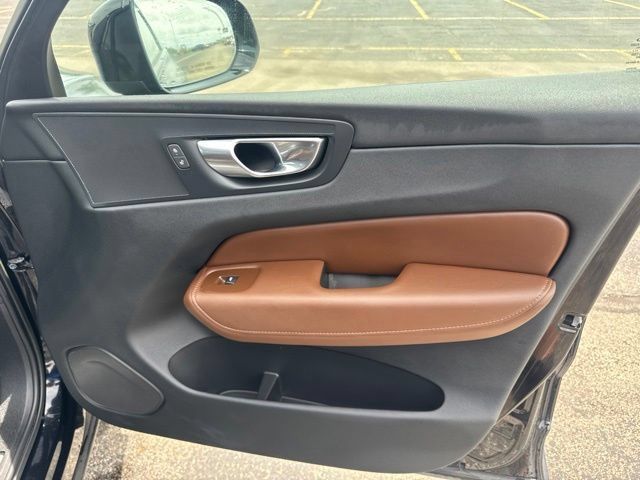 Used 2023 Volvo XC60 B5 Plus AWD/4WD image 14